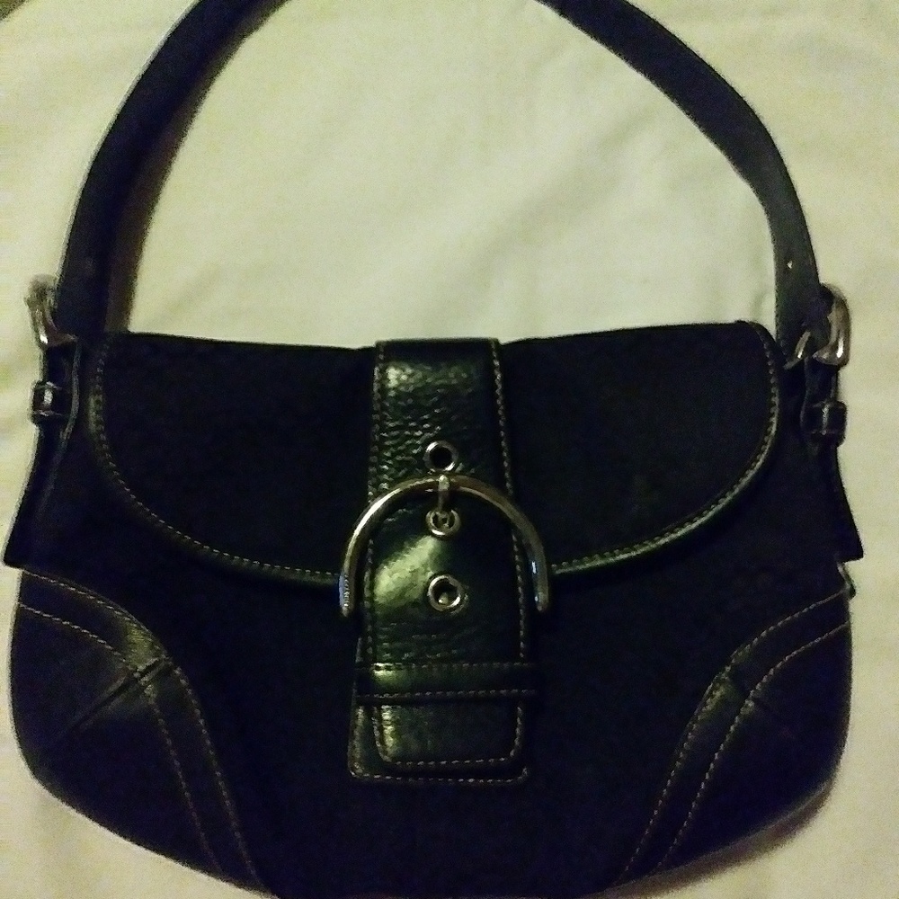 Coach soho mini signature shoulder bag NoF05W6818